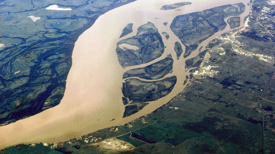 Contaminación del Río Paraná Contaminación del Río Paraná